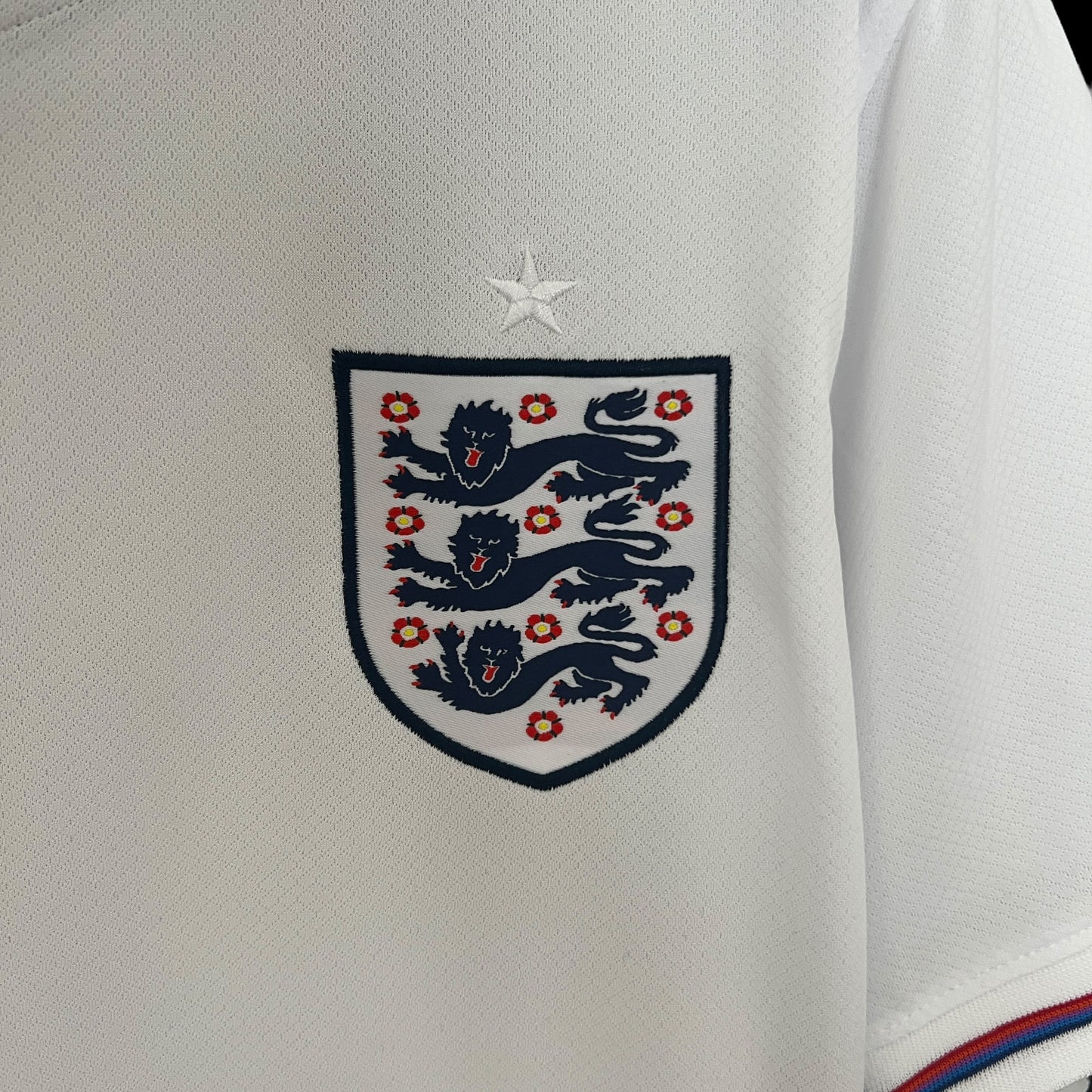 Inglaterra Local 24/25 Jersey Réplica Premium Versión Fan