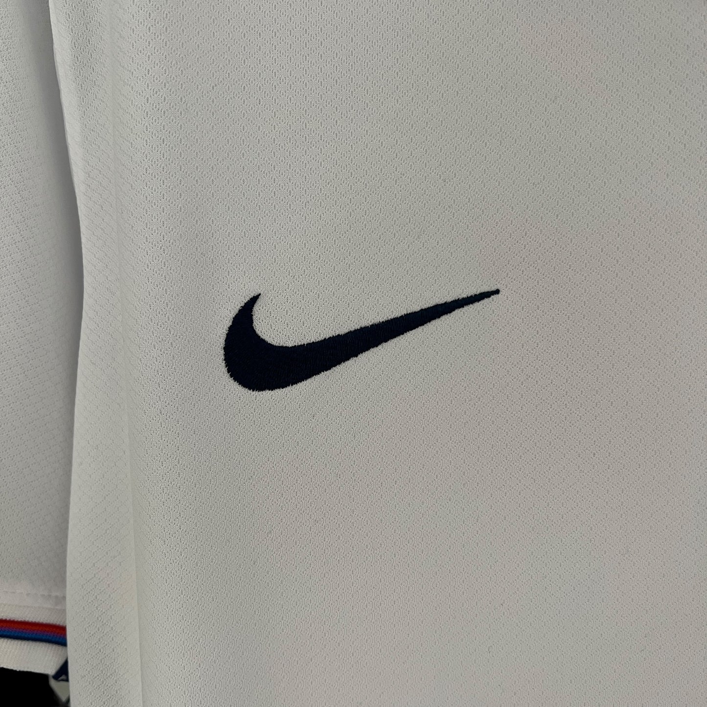 Inglaterra Local 24/25 Jersey Réplica Premium Versión Fan