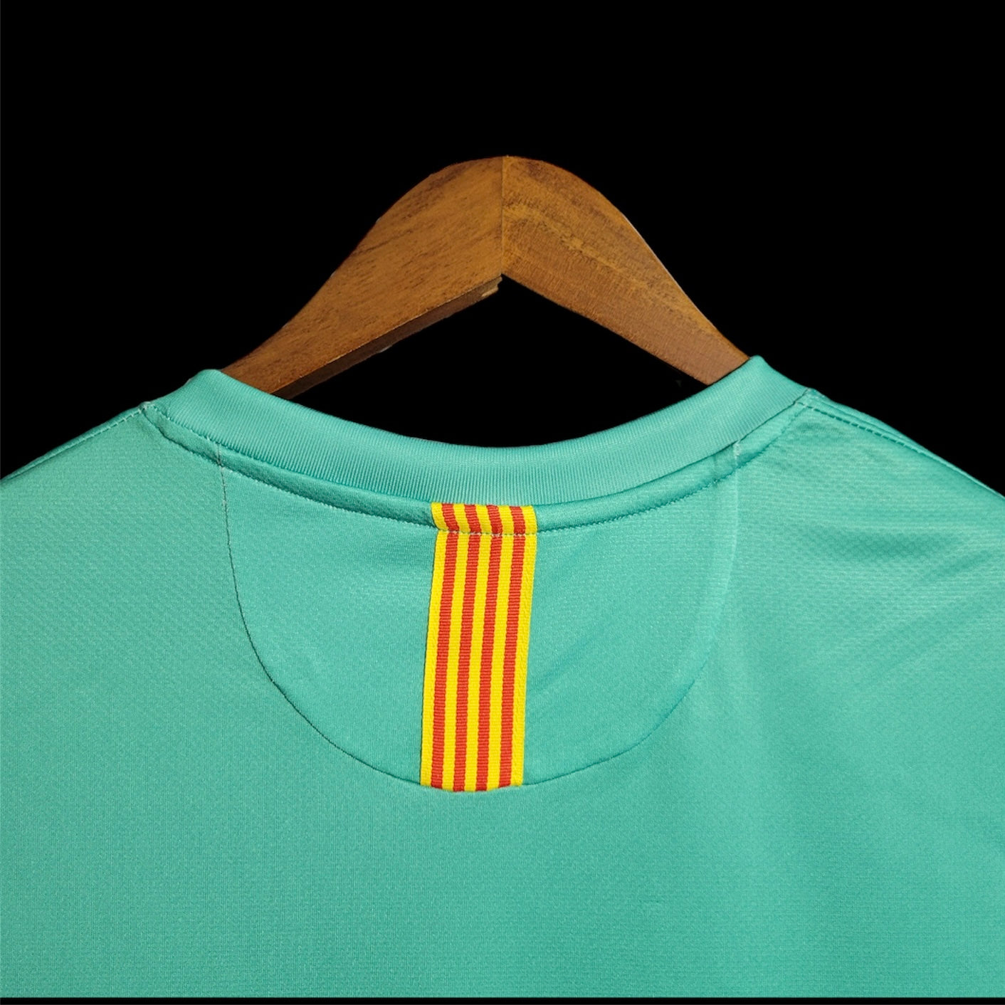 FC Barcelona Visit 10-11 Retro Jersey Premium Replica