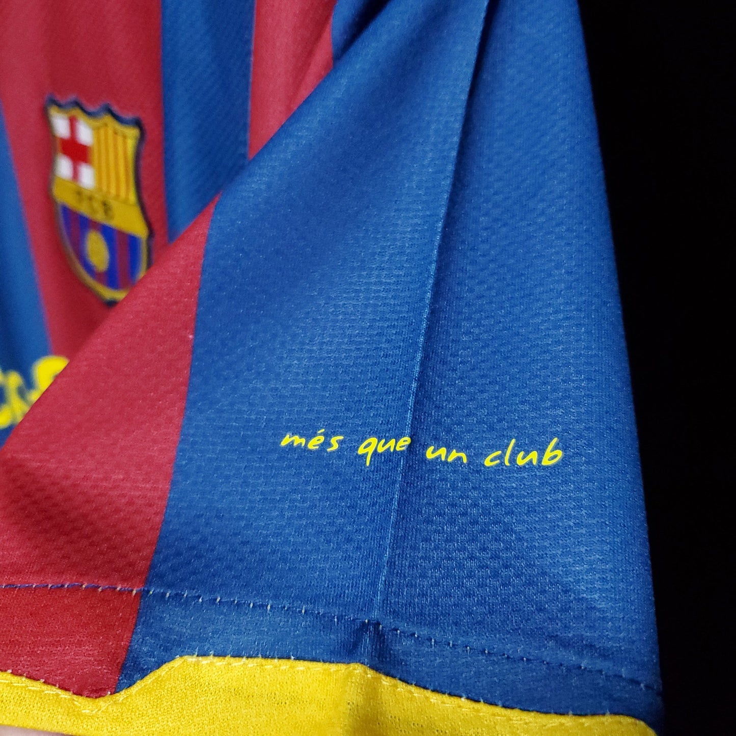 FC Barcelona Home 10-11 Retro Jersey Premium Replica